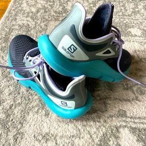 Salomon Women’s Predict size 7